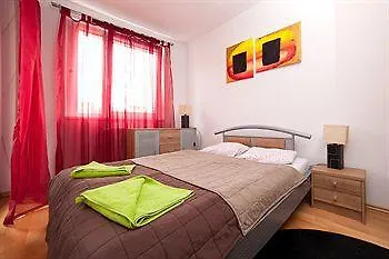 Hotel Locust Tree 3*
